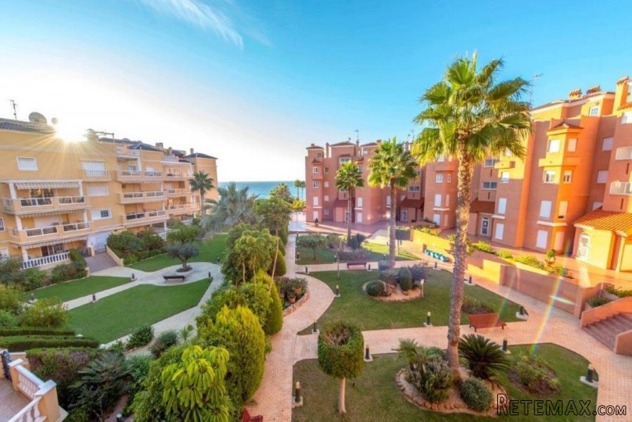Ático dúplex con vistas al mar ubicado en Residencial A..
