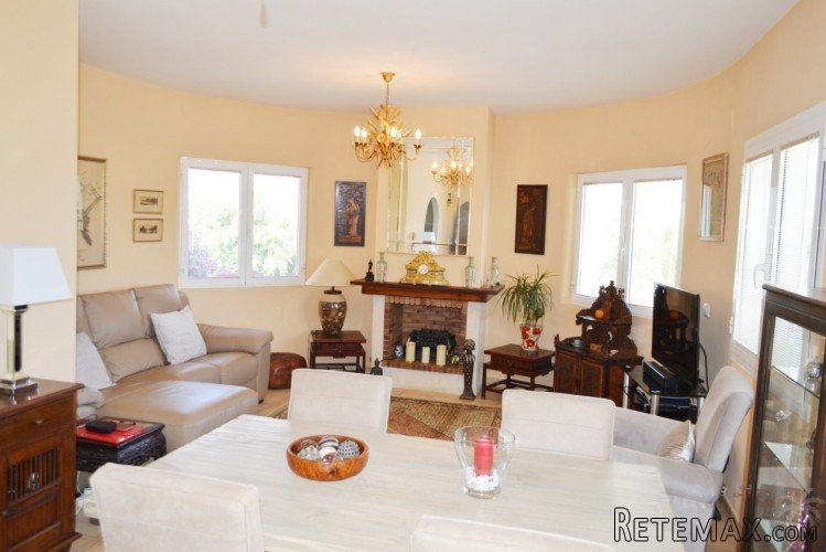 Modern, detached south facing villa builtin 2004 with.. - 5