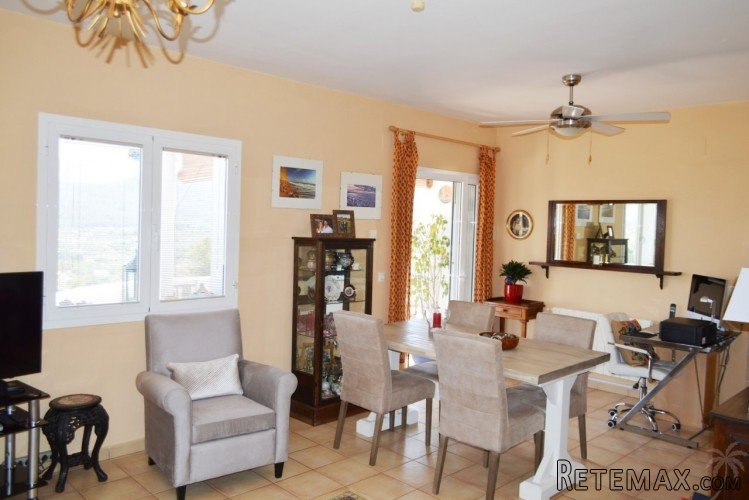 Modern, detached south facing villa builtin 2004 with.. - 8