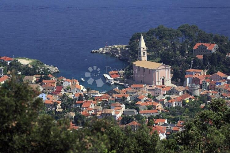 Veli Lošinj, adaptirana kamena kuća