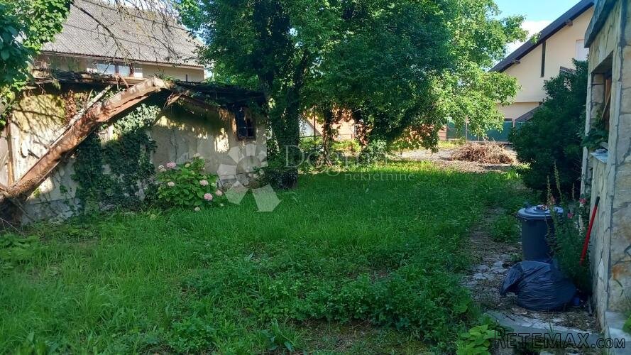 Građevinsko Zemljište sa 2 Starine 417m2 - 2