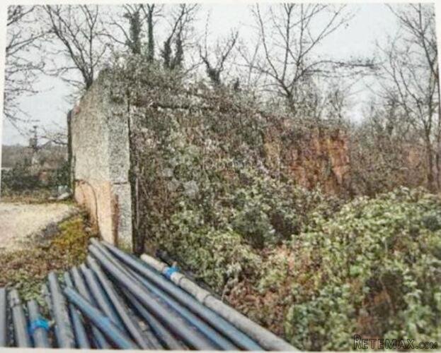 Građevinsko zemljište sa upisanim objektom i garažom - 2
