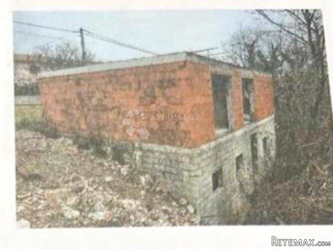 Građevinsko zemljište sa upisanim objektom i garažom - 3