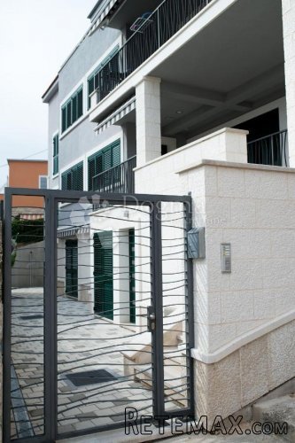 ŠIBENIK CENTAR GRADA PREKRASNA KUĆA SA PRELJEPIM POGLEDOM