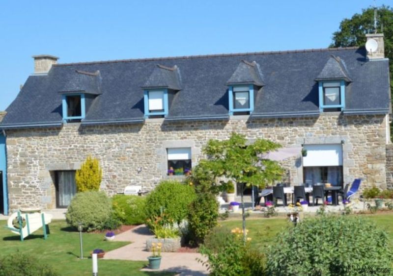 Renovated Farmhouse, Landscaped Grounds