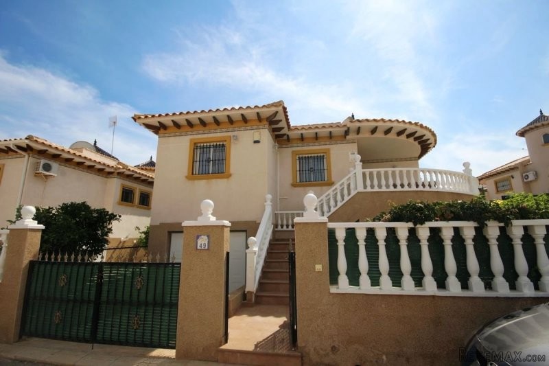2 Bedrooms - Villa - Alicante - For Sale