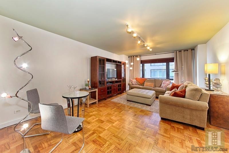 1 bedroom Apartment For Sale: 200..