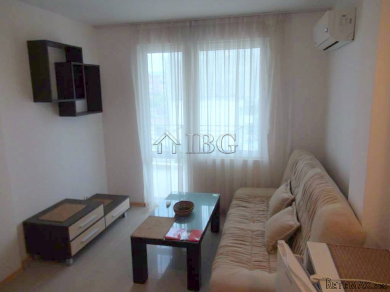 Furnished 1-bedroom apartment with POOL..