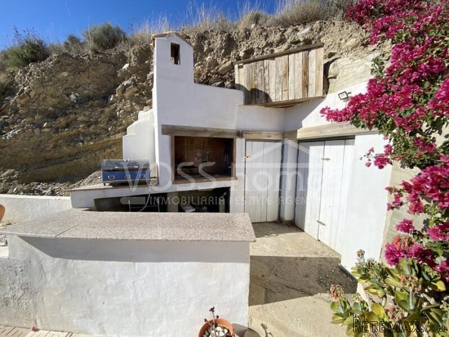 NEW & EXCLUSIVE LISTING FOR VOSS HOMES - A full of.. - 14