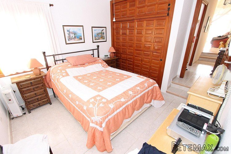 This charming villa is located in the Orihuela Costa. This.. - 4