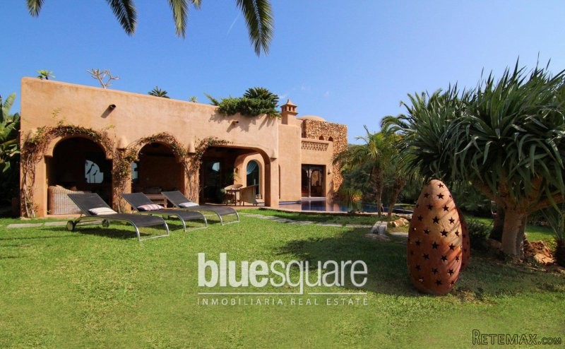 Unique 7 bedroom villa sea views in..