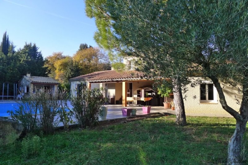 Single Storey Villa With Swimming Pool