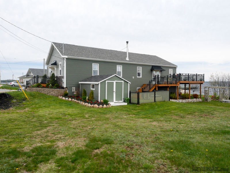 3 bedroom House For Sale: 6413 Highway.. - 2