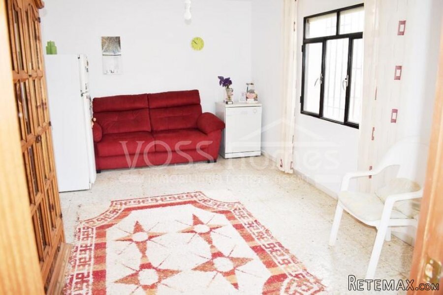 A spacious, light & airey, 3 / 4 bed, 1.5 bath semi.. - 18