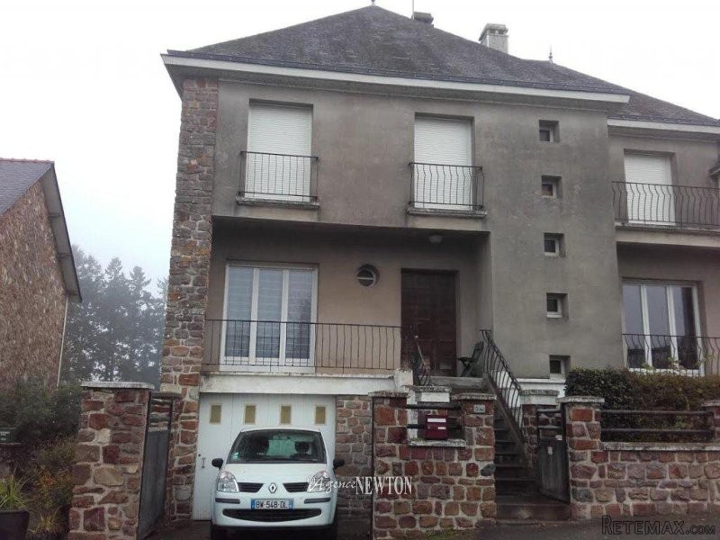 Large,light family home in small..