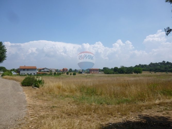 POLJOPRIVREDNO ZEMLJIŠTE NA MIRNOJ LOKACIJI U ŠTINJANU - 3