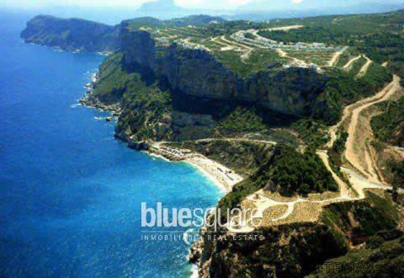 Flat building plot with panoramic sea..