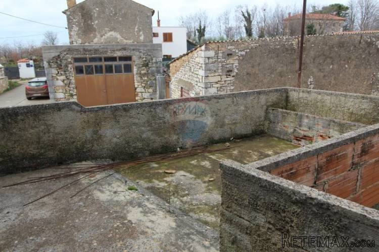 Ruševna kuća u centru Kaštelira - 3