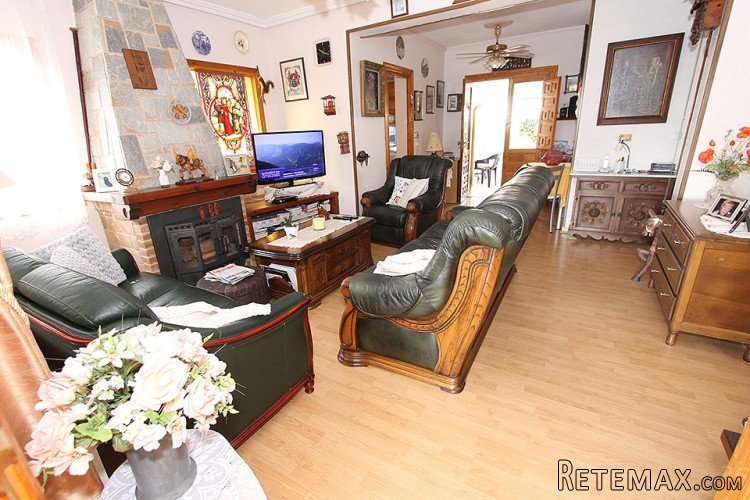 This traditional 5-bedroom villa is located in Las.. - 3
