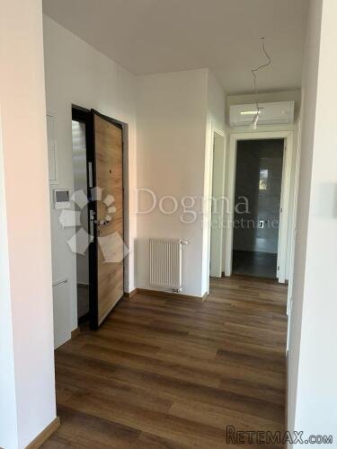 Useljiva novogradnja!! - 3