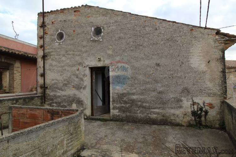 Ruševna kuća u centru Kaštelira - 5