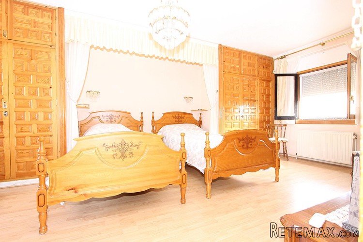 This traditional 5-bedroom villa is located in Las.. - 5