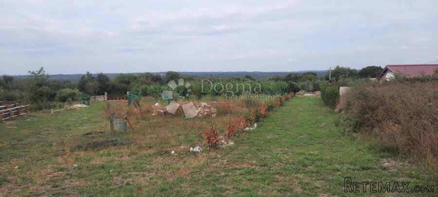 BRATULIĆI – Građevinsko 2.258 m2 s bogatim voćnjakom