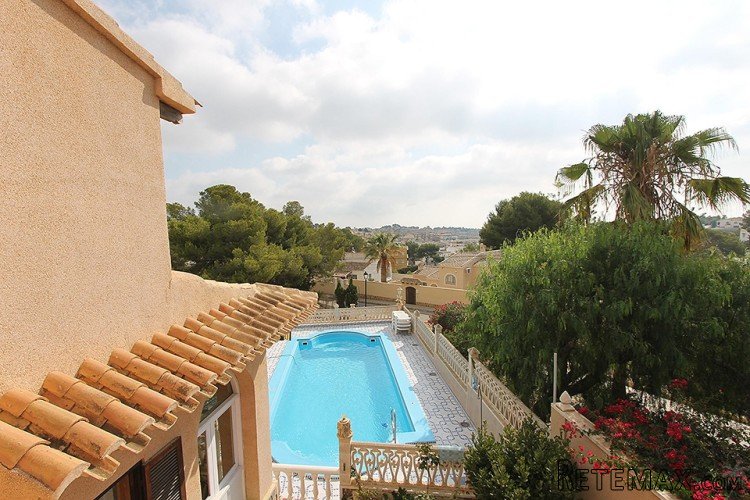 This traditional 5-bedroom villa is located in Las.. - 7