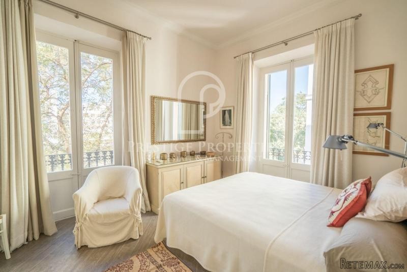Stunning fully renovated apartment in..