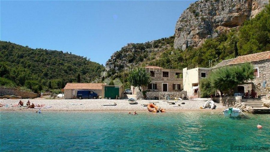 HVAR- građevinsko zemljište 1. red do mora, Uvala Pokrivenik - 3