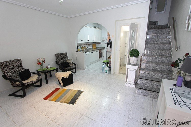This nice terraced house has an excellent location in a.. - 4