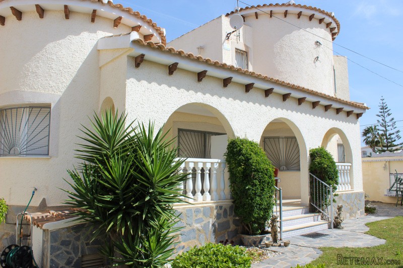 3 Bedrooms - Villa - Alicante - For Sale