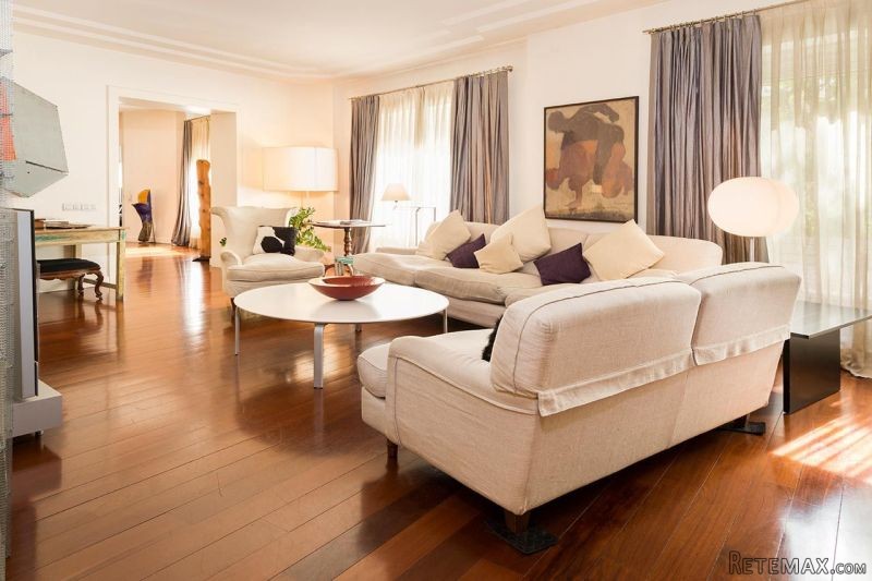 DUPLEX GROUND FLOOR PLANT WITH PRIVATE..