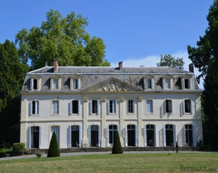Superb authentic 18C chateau wth..
