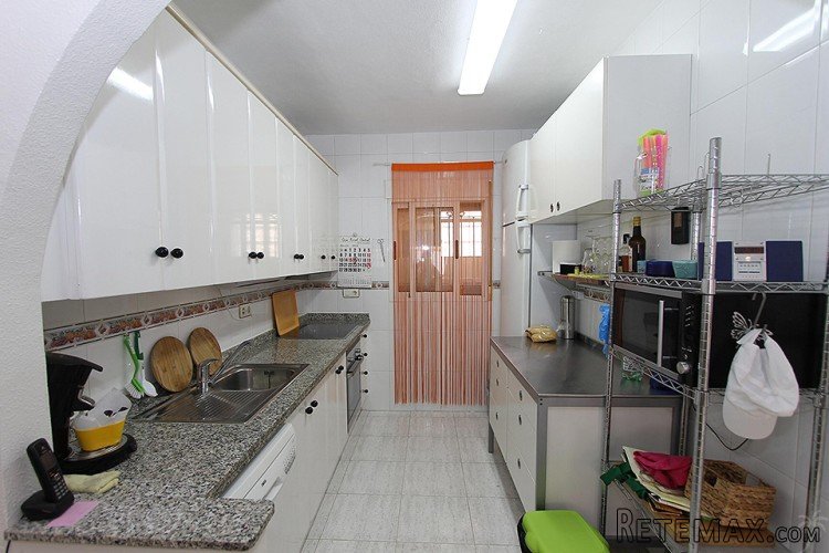 This nice terraced house has an excellent location in a.. - 5