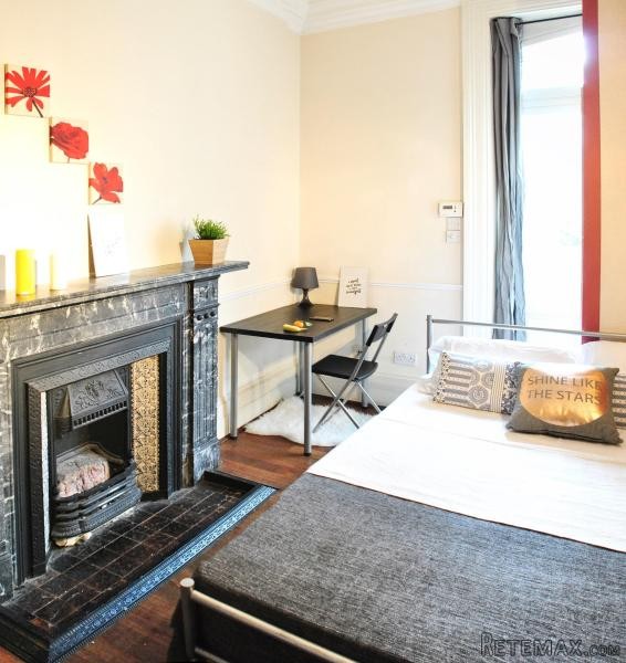 Single with double bed near West..