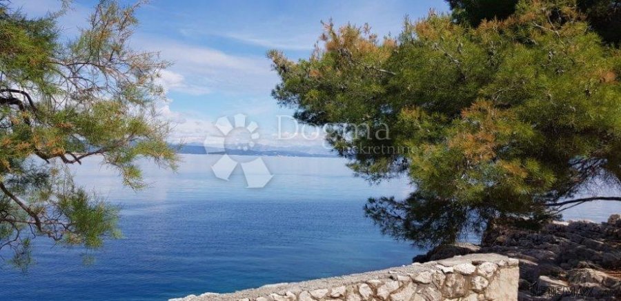 HVAR- građevinsko zemljište 1. red do mora, Uvala Pokrivenik - 8