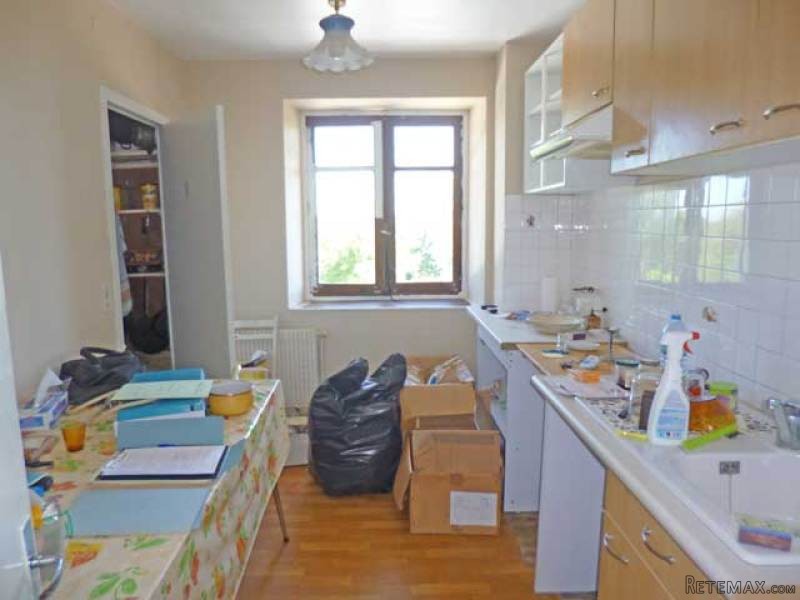 Three Bedroom Stone House With Basement.. - 2
