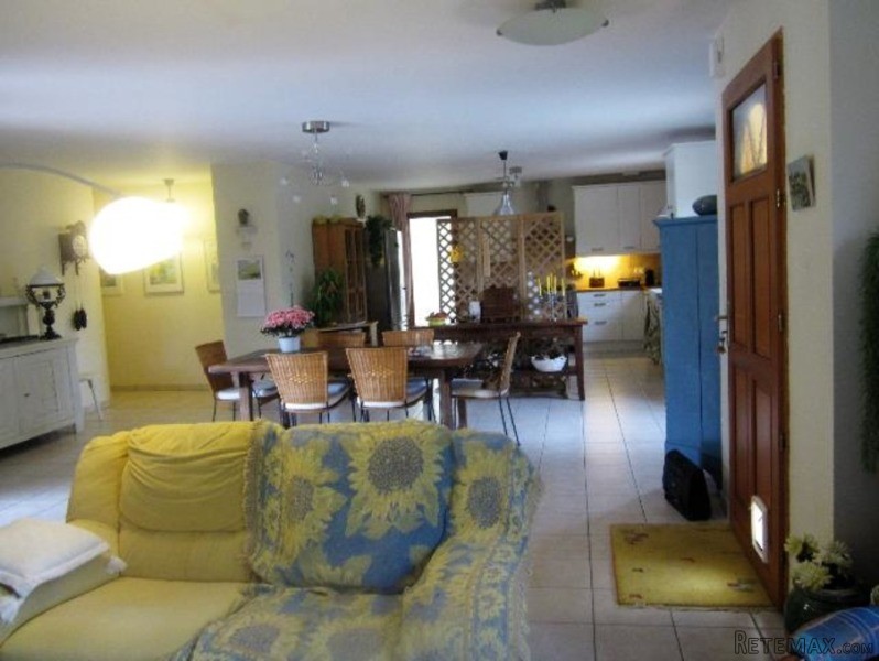 Villa In A Highly Sought After Area - 2