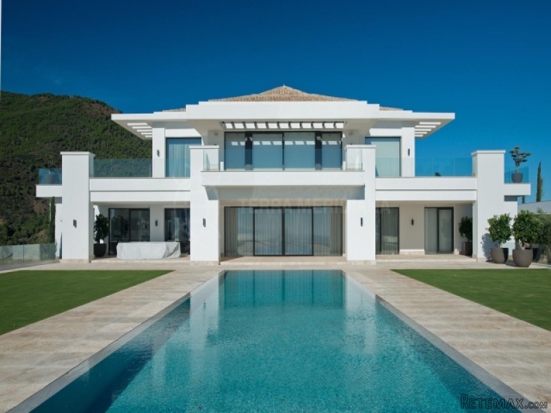 Contemporary New Villa For Sale In La..