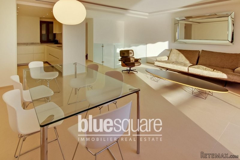 Split-level 3-bedroom apartment with..