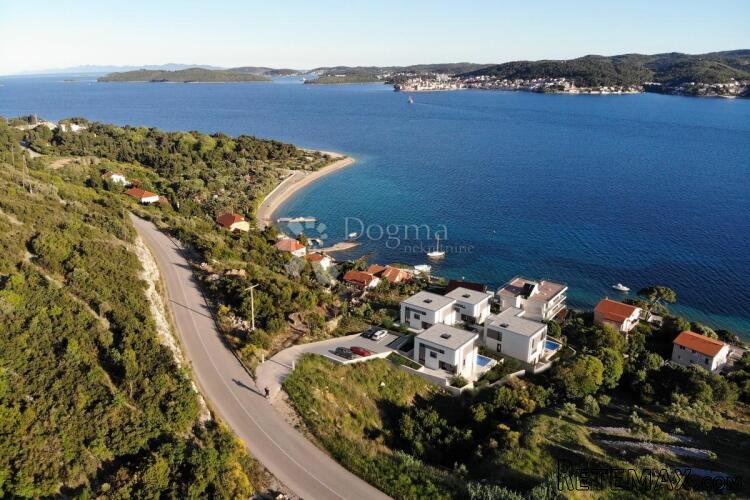GRAĐEVINSKO ZEMLJIŠTE S GRAĐEVINSKOM DOZVOLOM NA PELJEŠCU -