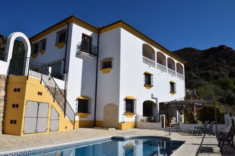 Villa for Sale in Comares 595.000..