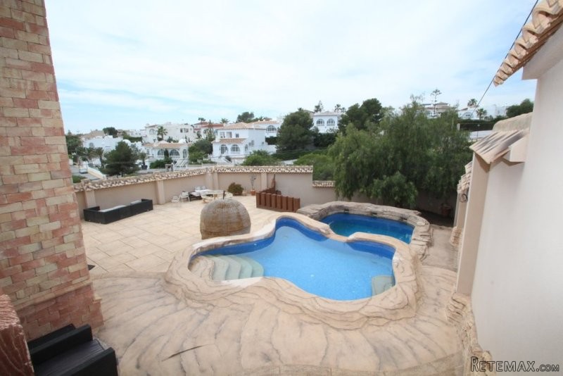 4 Bedrooms - Villa - Alicante - For Sale