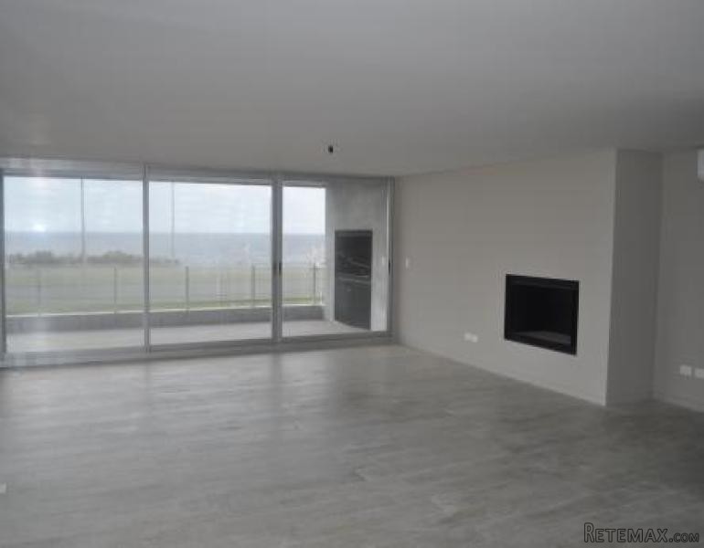 2 Bedroom Apartment - For Sale - Pinares - 2