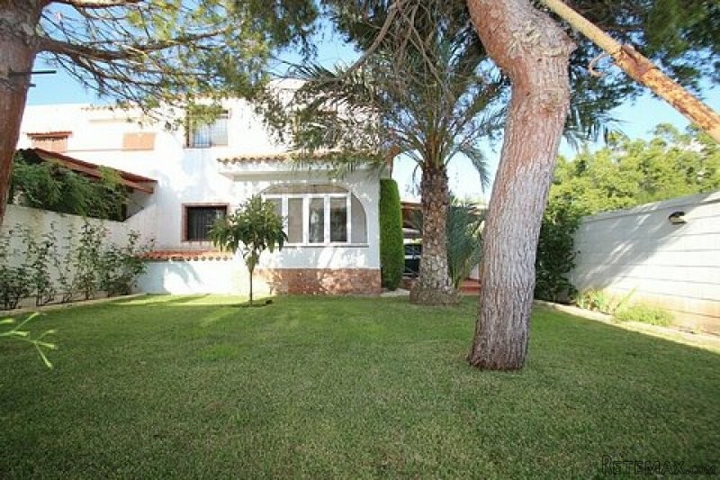 4 bed Beachside Corner Plot Semi..