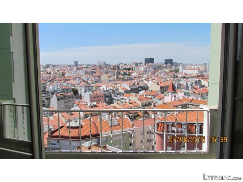 T2 Lisbon Apartment in Condition..