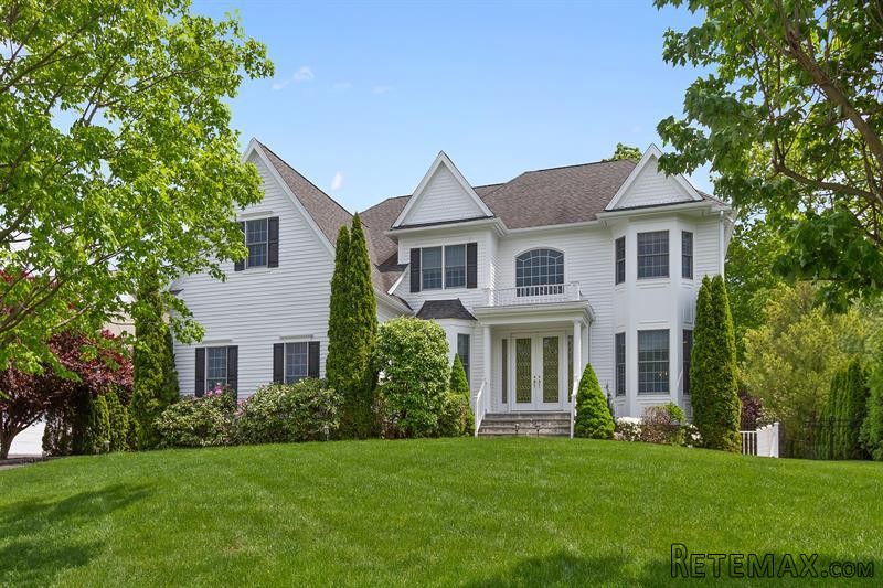 4 bedroom House For Sale: 9 Shelley..