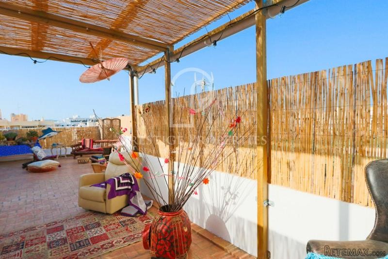 Two bedroom apartment with large roof..
