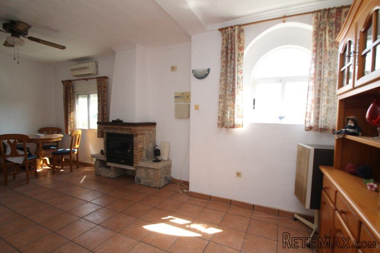 Beautiful villa in a quiet street and with a just 500m walk.. - 4